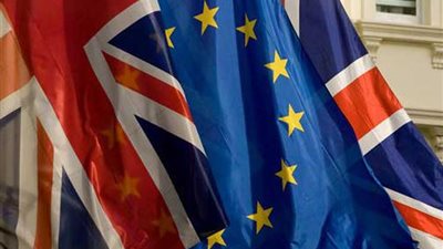 بريطانيا وأيرلندا الشمالية تبحثان مأزق تقاسم السلطة