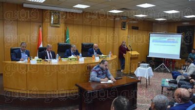 محافظ المنيا يبحث مع وفد وزارة التخطيط إجراءات تنفيذ 