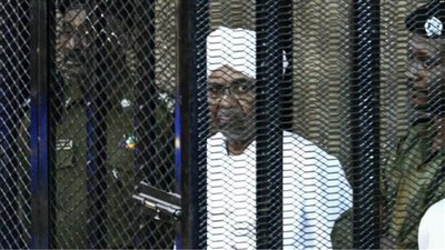 البشير يرفض الإدلاء بأي معلومات في تحقيق 