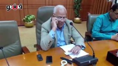 محافظ بورسعيد يهنئ الطالبة الحاصلة على المركز الأول بالتعليم التجاري