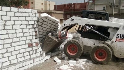 إزالة عقار متعدِ على أملاك الدولة بقرية المهندسين بدمياط