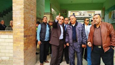 محافظ الشرقية يحيل واقعة غياب العاملين بالمدرسة الصناعية للتحقيق (صور)