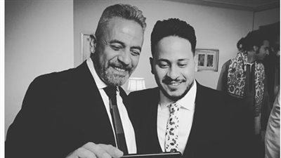 كريم عفيفي ينشر صورة مع صبري فواز من كواليس «سك على أخواتك»