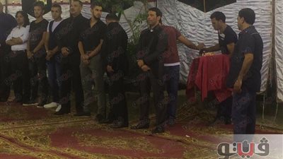 بالصور.. بدء عزاء والدة سعد الصغير أمام منزله بشبرا الخيمة