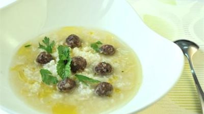 طريقة إعداد شوربة الأرز وكرات اللحم