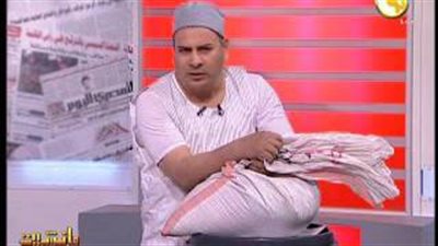 بالفيديو.. جابر القرموطي يرتدي «كالسون وصديري» تضامنا مع الفلاح