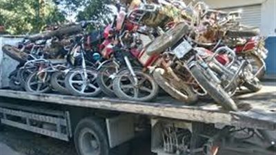 ضبط 128 لوح خشب وحجز 5 دراجات بخارية في المنطقة الأثرية بالهرم