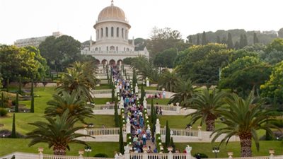 10 معلومات عن الطائفة البهائية عدو إيران اللدود