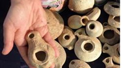 موقع عبري: إسرائيل تعيد 90 قطعة أثرية مسروقة لمصر