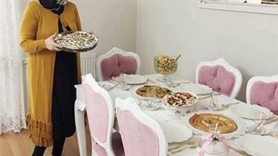 تركية تبهر «فيس بوك» بإعداد وجبات السحور والإفطار (صور)