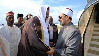 بالصور.. شيخ الأزهر يصل إلى نيجيريا في أولى زياراته لأفريقيا
