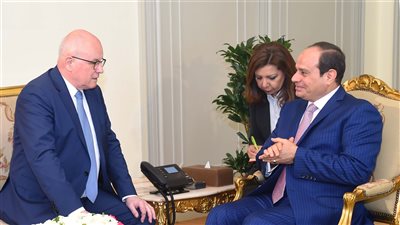 تفاصيل لقاء السيسي وزعيم الأغلبية البرلمانية الألماني.. الرئيس يؤكد تقدير مصر للعلاقات بين البلدين وزيادة الاستثمارات.. يشدد على تطلعه لمواصلة تعزيزها بشتى الأصعدة والتوصل إلى تسويات سياسية للأزمات