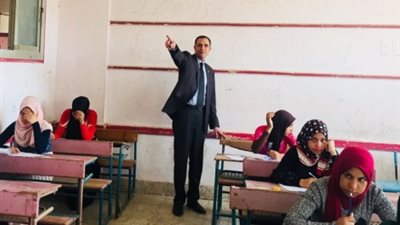«الجيوشي» يتفقد لجان امتحانات الدبلومات الفنية في الدقهلية
