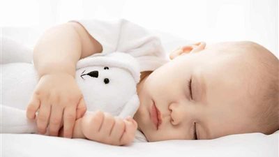 بحث: قلق الوالدين بشأن عادات نوم أطفالهما يجعلهما أكثر عرضة للاكتئاب