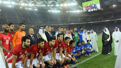 منتخب الفراعنة يرتدي علم مصر أمام الكويت
