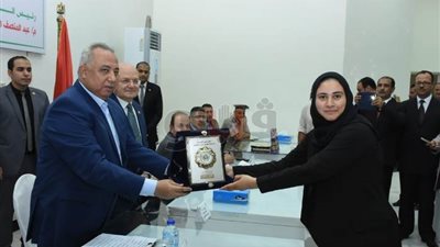 تكريم أسرة شهيد الصاعقة «أحمد منسي» بالعاشر من رمضان (صور)