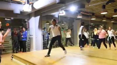 بالفيديو.. رقصة زومبا على أغنية شعبية تشعل «فيس بوك»