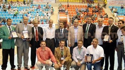 بالصور.. محافظ الشرقية يشارك فريق السلة في المهرجان الختامي