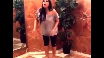 بالفيديو.. فيفي عبده تتحدى الثلج وتدعو بناتها للمنافسة