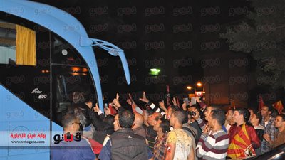 بالفيديو والصور.. جماهير الأهلي تحتفل بفوز فريقها أمام مقر النادي بالجزيرة