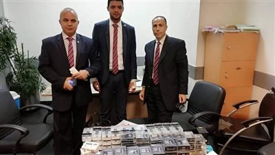 ضبط شيش إليكترونية بحوزة راكب بمطار القاهرة