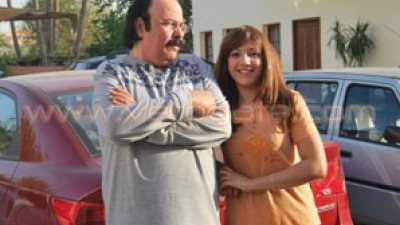 «طلعت زكريا» يعشق «كيا سيراتو»