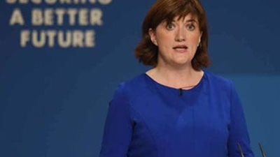 انتقادات لوزيرة التعليم البريطانية بعد تزايد عدد المدارس غير المسجلة