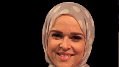 المذيعة إيمان رياض: رفضوني في «أوربت» بسبب الحجاب.. والعمل في «إم بي سي» حلم حياتي