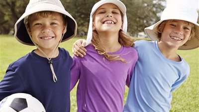 5 خطوات لحماية أولادك من أشعة الشمس الضارة