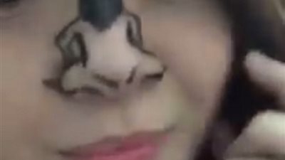 بالفيديو والصور.. فتاة تحول أنفها إلى «ريهانا» وهي ترقص