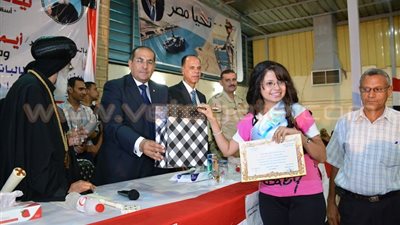 بالصور.. محافظ سوهاج يشهد حفل تكريم أوائل الثانوية العامة