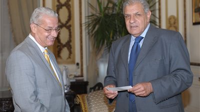 بالصور.. 6 ملايين جنيه لـ «تحيا مصر» من «المقاولون العرب»