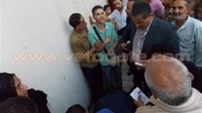 بالصور.. نائب محافظ القاهرة يسلم 