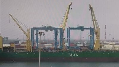 ميناء دمياط يستقبل 3 أوناش «أر تي جي» عملاقة