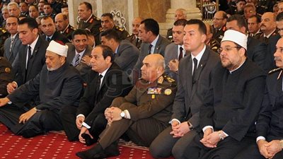 السيسي يحتفل بذكرى العاشر من رمضان.. يؤدي صلاة الجمعة بمسجد المشير طنطاوي.. أسامة الأزهري يستعرض تاريخ الأبطال.. يشيد بالدور العربي في النصر.. وشيخ الأزهر ووزير الدفاع أبرز الحضور