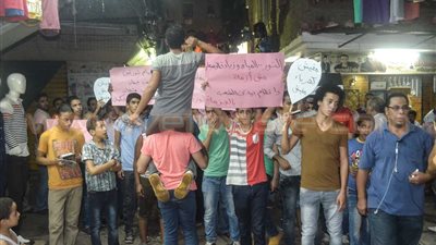 بافيديو والصور..وقفة مفاجئة لـ«6 أبريل» ضد غلاء الأسعار بالوراق