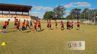 بالصور.. الأهلي يخوض مرانه في زامبيا.. حسام البدري يحاضر لاعبيه.. والشعلالي يقود فقرة أحمال بدنية شاقة.. السفير المصري يحضر التدريبات.. وتقسيمة 25 دقيقة استعدادًا لـ«زاناكو»