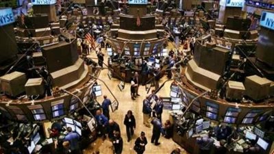 وول ستريت تفتح على انخفاض طفيف بفعل تراجع النفط