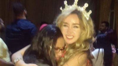 «هنا الزاهد» تنفذ وعدها لإحدى المعجبات