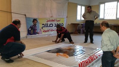 شاشات عملاقة بقرية محمد صلاح لمتابعة نهائي أبطال أوروبا (صور)