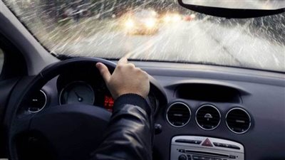 ارشادات القيادة الآمنه اثناء الامطار.. السير بسرعة تتناسب مع مسافة الرؤية.. استعمال الأضواء غير المبهرة.. عدم استخدام التليفون المحمول.. والمرور ينشر خدمات إغاثة