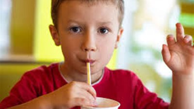 الآثار الجانبية لكثرة تناول الطفل للعصائر