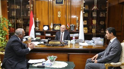 محافظ قنا: إجمالي الأراضي المزروعة 250 ألف فدان