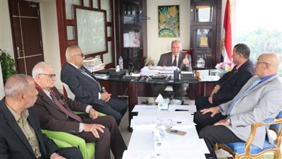 “المهن التعليمية” تهاجم وزير التربية والتعليم: يعطي ما لا يملك (صور)