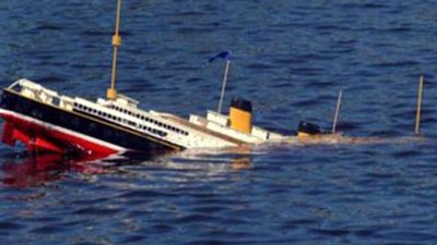 النقل تحدد شروط تراخيص انتشال السفن الغارقة بالمياه الإقليمية