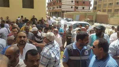القوى العاملة بالسويس تتلقى طلبات المرشحين للانتخابات العمالية (صور)