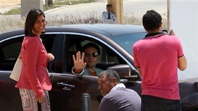 «مرسيدس وكريسلر » السيارات الأفضل للفنان «أحمد عز»