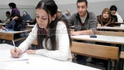 امتحانات التيرم في حماية الأمن..التعليم تنفي التأجيل.. غنيم:الوزارة مستمرة في خطتها الزمنية رغم الأحداث السياسية.. والجامعات: زيادة أعداد رجال الأمن لمواجهة حالات الشغب