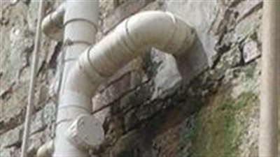 بالصور.. مواطن يشتكي لمحافظ الجيزة تآكل مواسير الصرف بـ«أبوغالب»