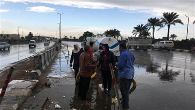 شفط تجمعيات الأمطار بالطريق الزراعي في القليوبية (صور)